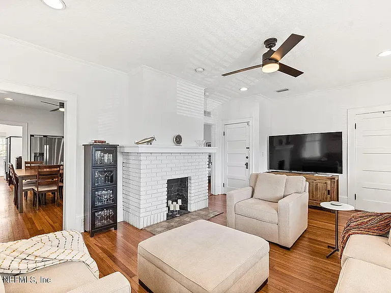 2973 Herschel St — Photo 12