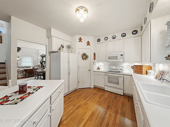 5th image of 451 Oak Grove Cir