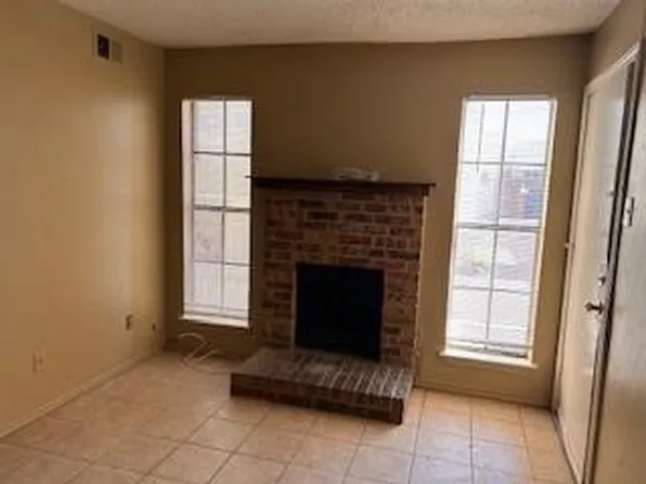 9520 Royal Ln APT 121, Dallas, TX 75243