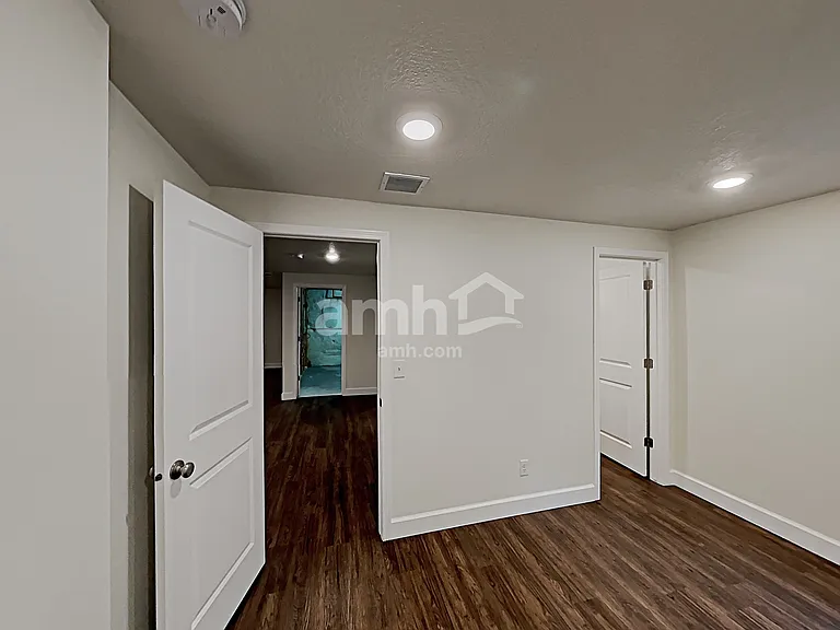 2992 S Village Dr — Photo 23