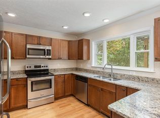 211 Lyndon Ln, Hendersonville, NC 28792