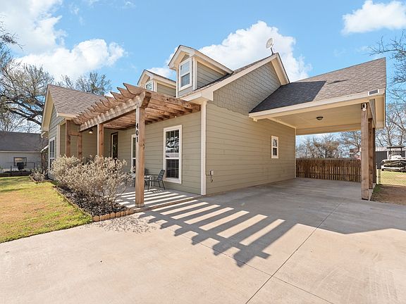 3rd image of 401 N Cleburne Whitney Rd