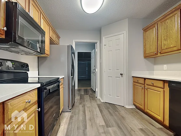 521 Denise St — Photo 5