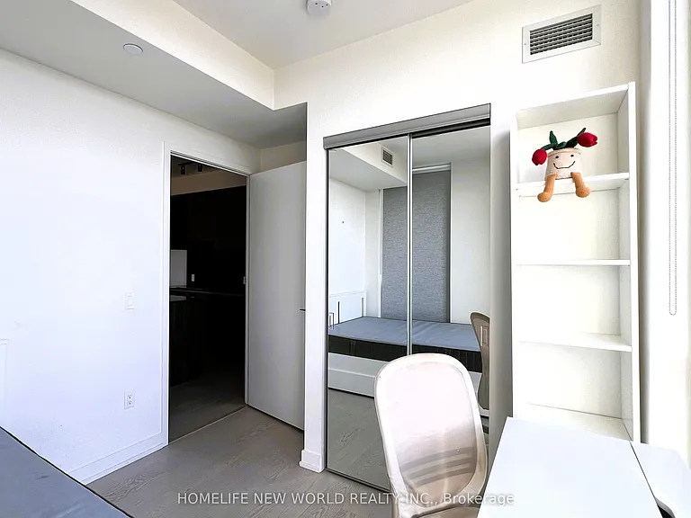 1 Yorkville Ave #4608 — Photo 6