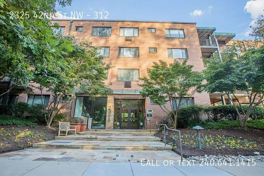 Lovely 2 BR/1 BA Condo in Glover Park! — Photo 2