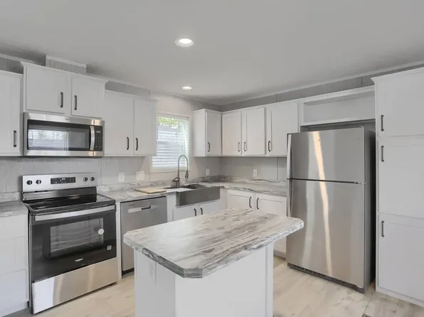 116 Valley Dr, Harmony, PA 16037