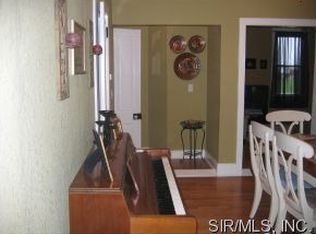 414 W Division St, Marine, IL