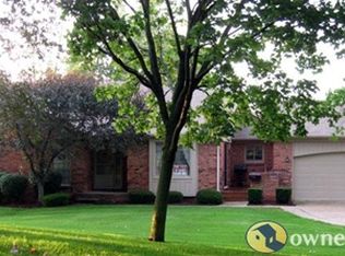 40951 W Rosewood Dr, Clinton Township, MI 48038