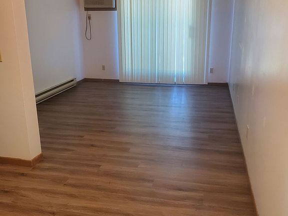 5th image of 911 W 3rd St #324