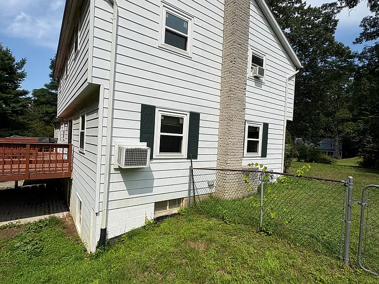 8 Sweet Brier Dr — Photo 2