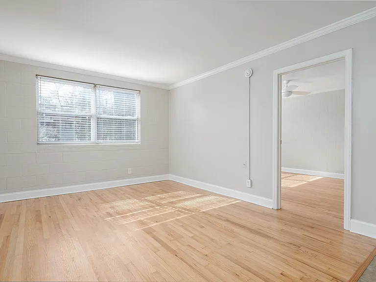 One Bedroom Across From Walking & Biking Trails in Fisher Park - Water & Parking Included — Photo 24