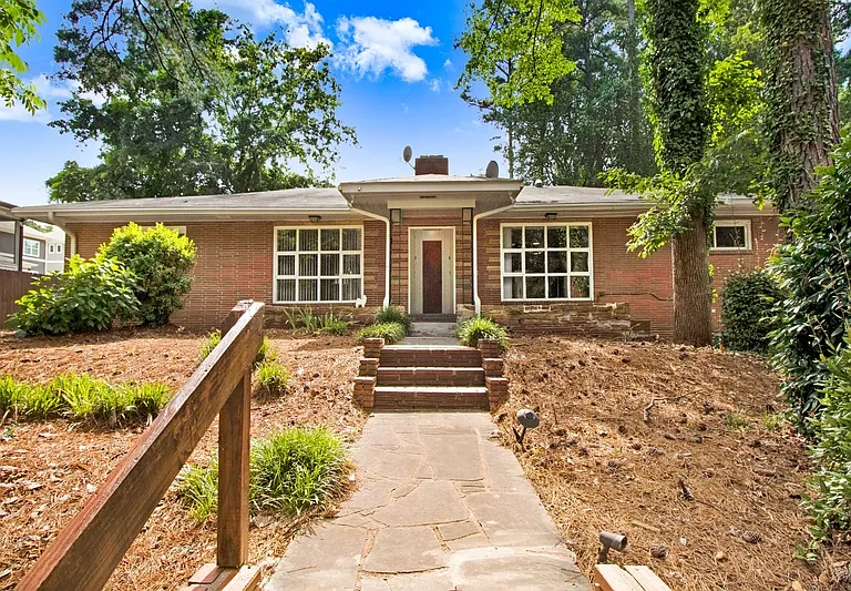 105 Pineland Cir #C — Photo 1