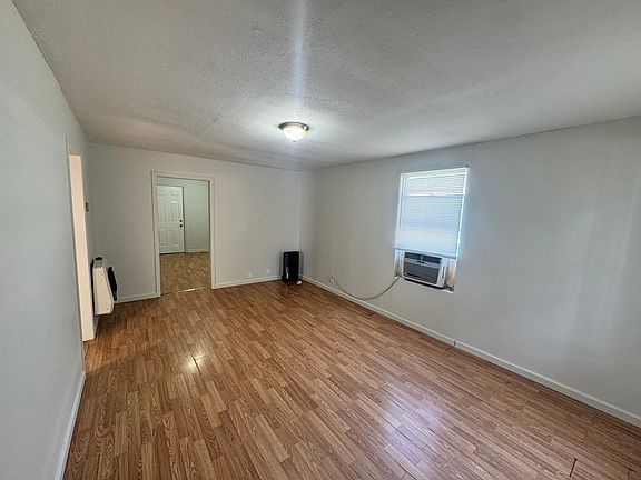 4th image of 2233 Lilly St