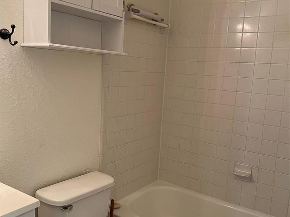 4th image of 827 Algoa Friendswood Rd #4