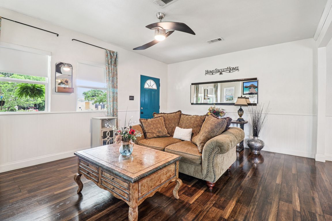 138648 - 2704 Travis Ave, Fort Worth, TX 76110-0606-009.jpg