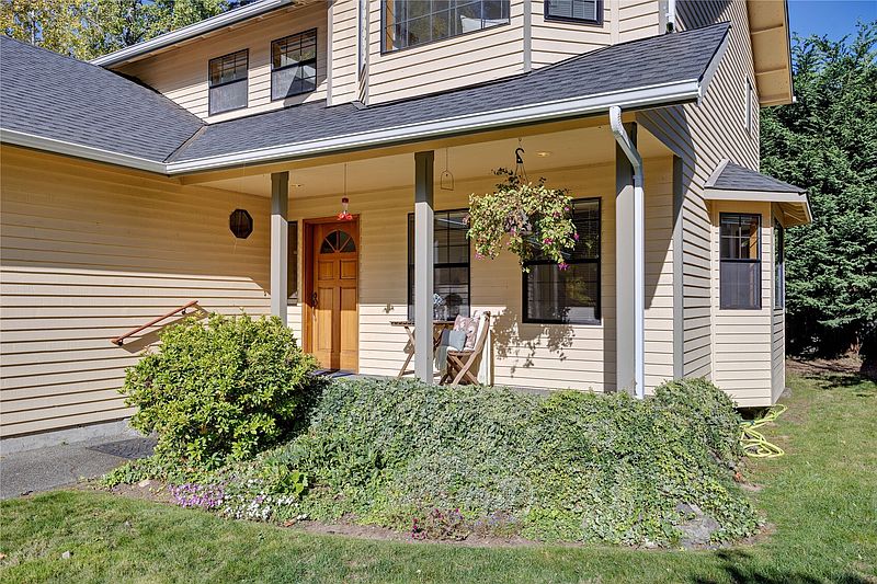4th image of 1919 NE Ridgewood Court