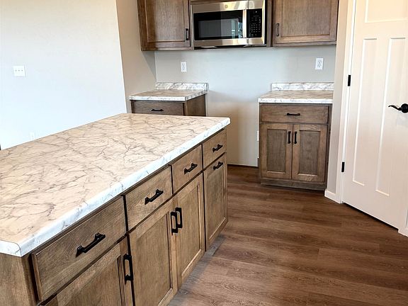 5th image of 936 Enclave Ct