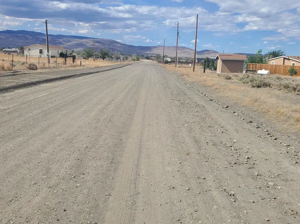 5340 White Oak Dr, Silver Springs, NV 89429