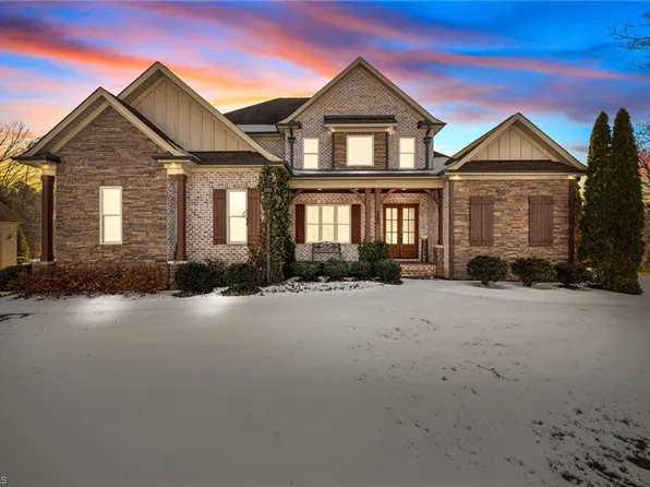 8609 Scoggins Rd, Oak Ridge, NC 27310