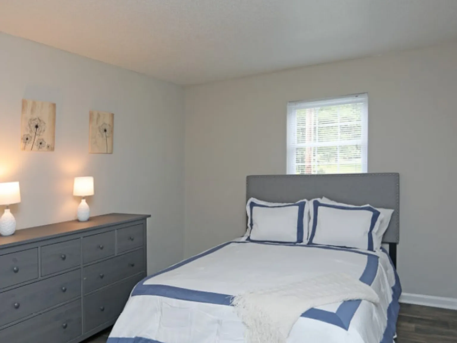 Charleston Apartments — Photo 4