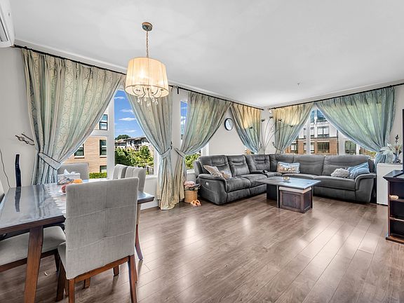 4th image of 9388 Tomicki Ave #202