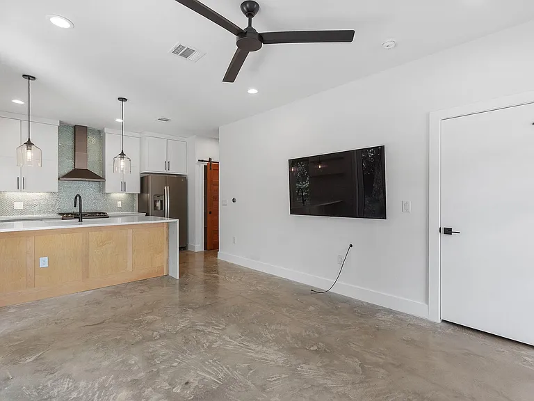 913 Mansell Ave #2 — Photo 4
