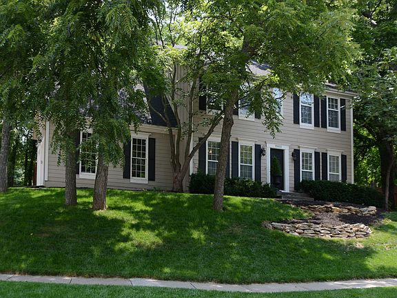 2nd image of 15603 Maple St