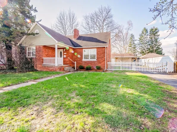 171 W Columbia Ave, Belleville, MI 48111