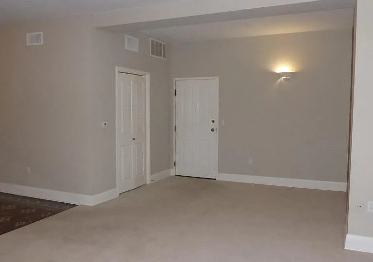 Brady Tower — Photo 21