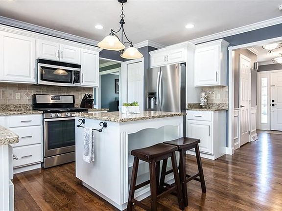 5th image of 104 Saige Ct