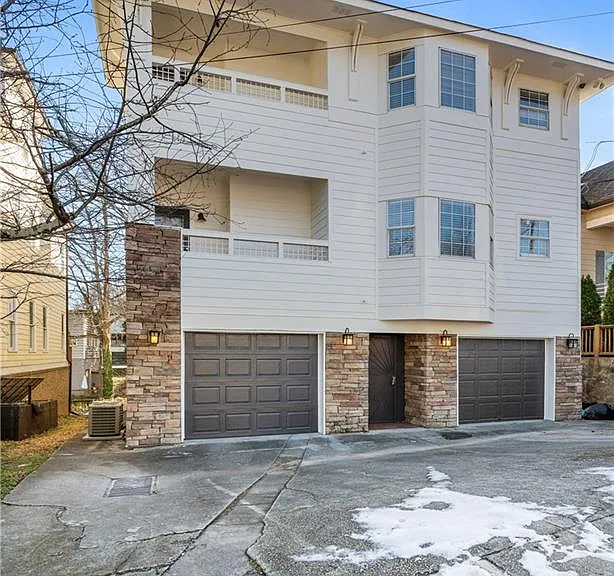 567 Winton Ter NE #E — Photo 1