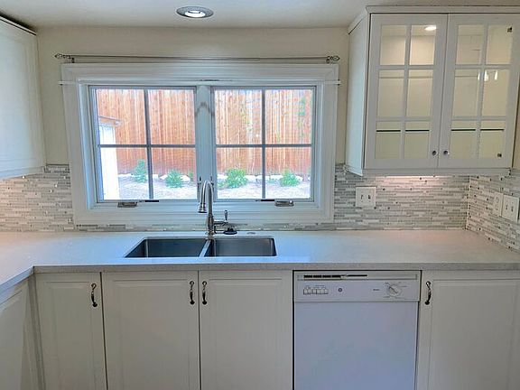 2nd image of 2930 Parkland Dr