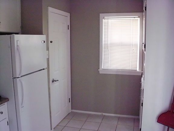 4th image of 1304 W Marion St