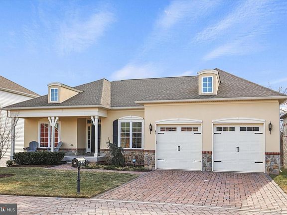 3rd image of 43 Bridge Valley Rd