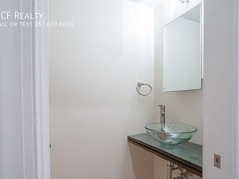 724 N 3rd St #2F — Photo 15