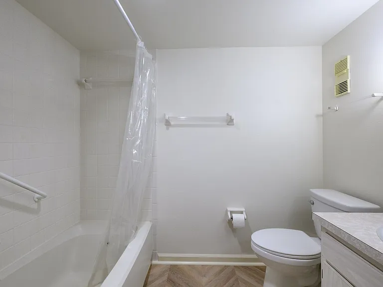 2300 Aaron St #114 — Photo 21
