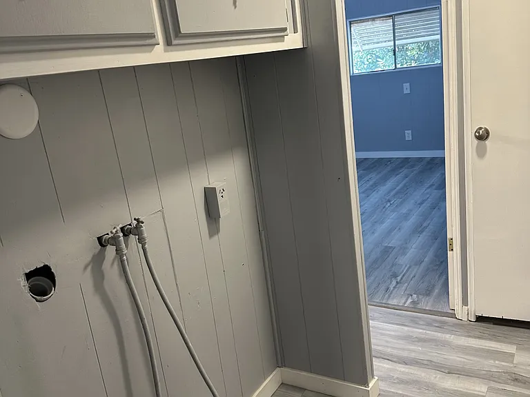 3045 Holiday Ln — Photo 14