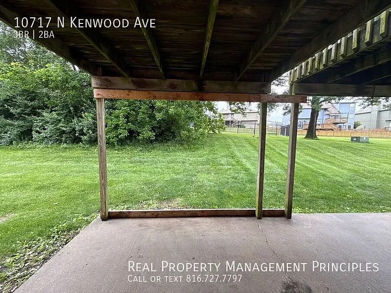 10717 N Kenwood Ave — Photo 14