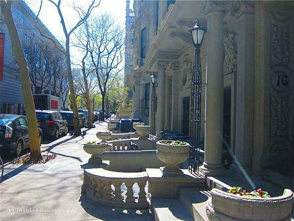 4th image of 16 W 76th St