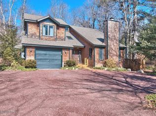 2267 Hillcrest Dr, Pocono Pines, PA