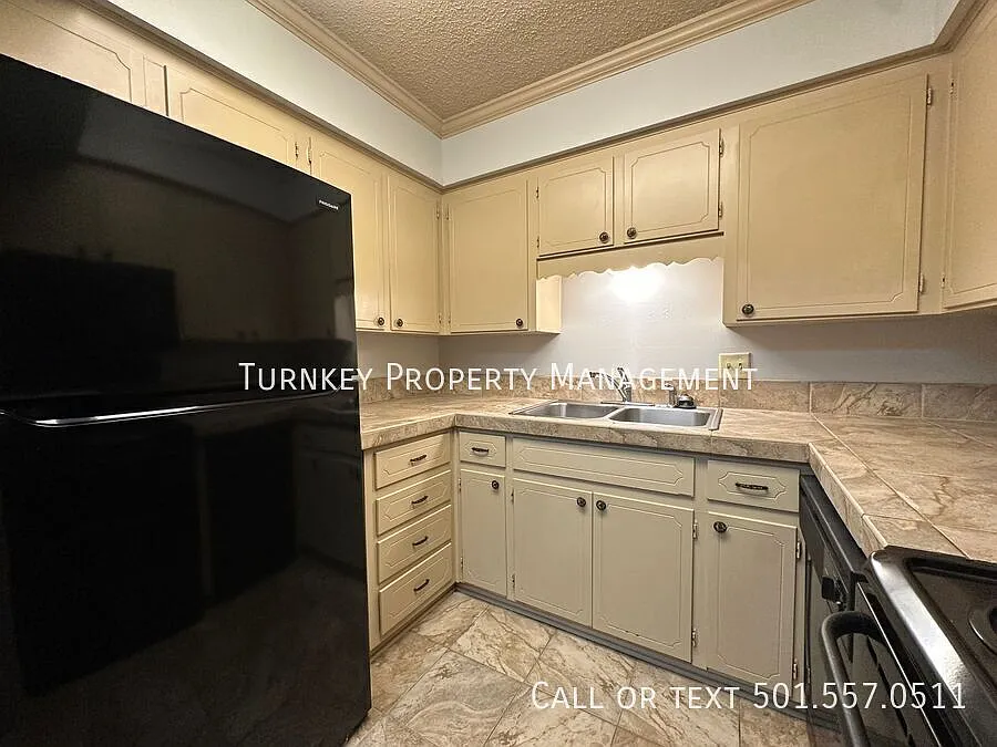 Building Photo - 9101 N Rodney Parham Rd #14