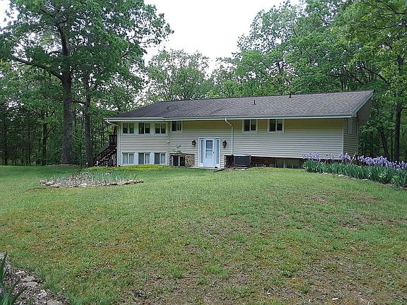3rd image of 3180 Laurel Dr
