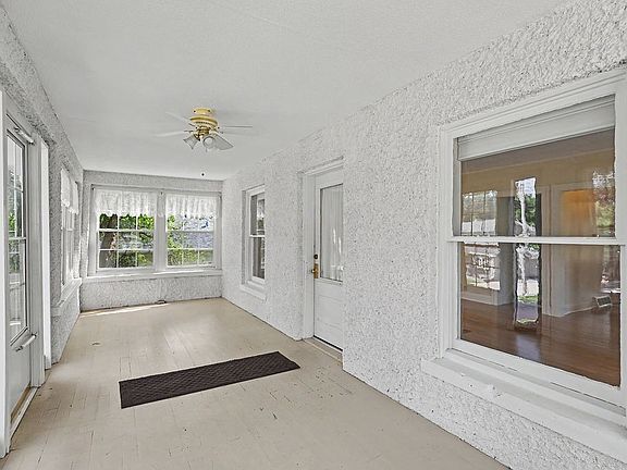 3rd image of 215 W 9th St S