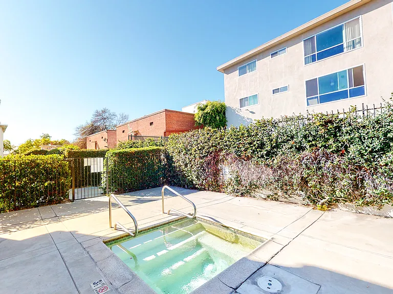 Oak Knoll Apartments — Photo 16