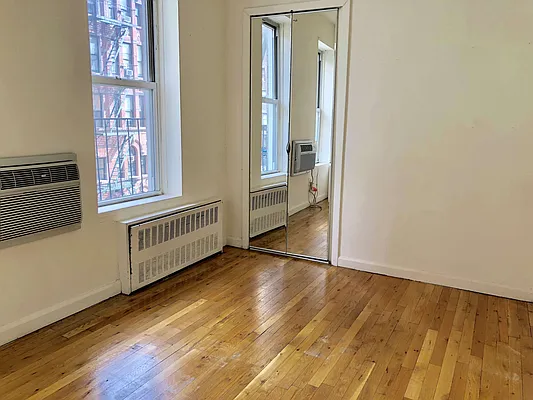 Rented by Kahen Properties | media 17