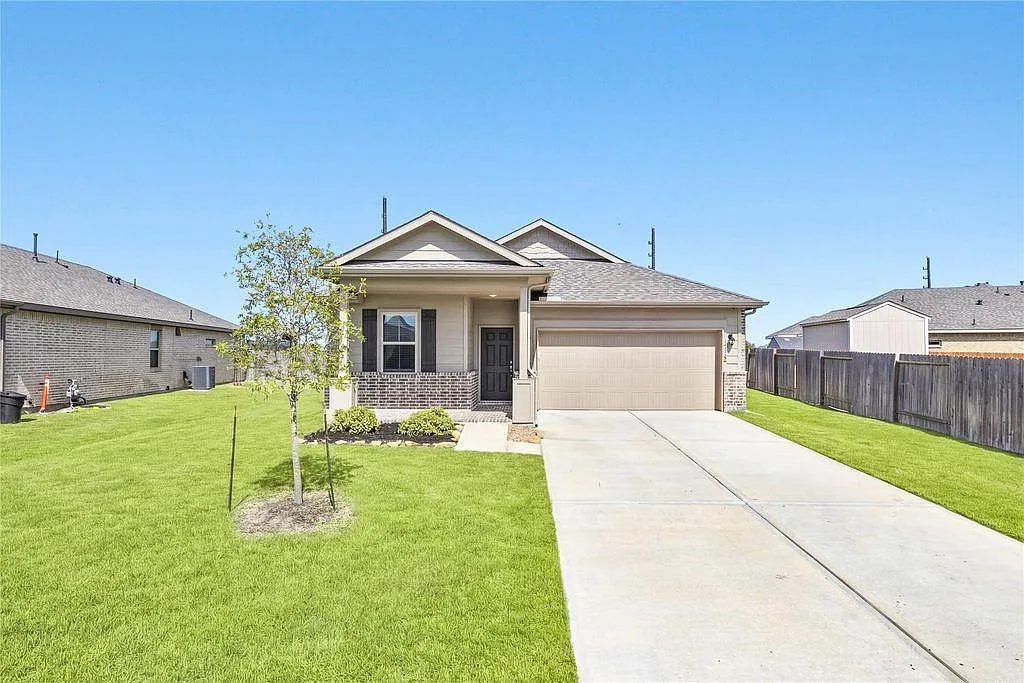 4 bed, 2.0 bath, 1821 sqft, $2,600 — Photo 1