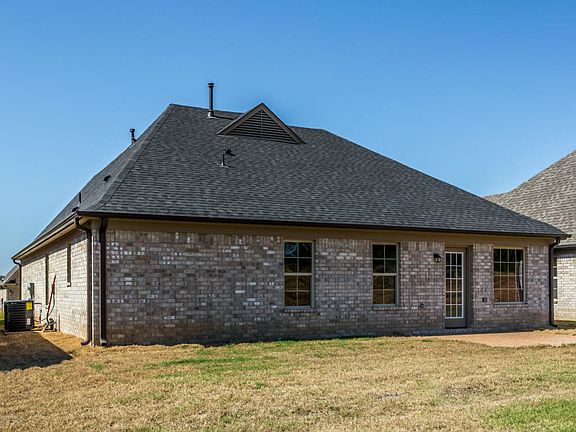 3rd image of 1111 Hemlock Dr