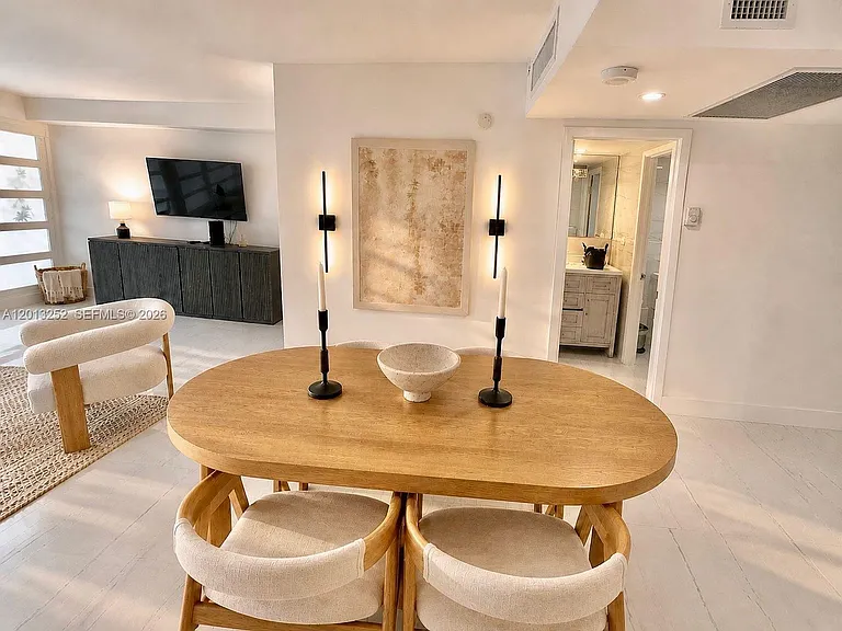 2301 Collins Ave #628 — Photo 5
