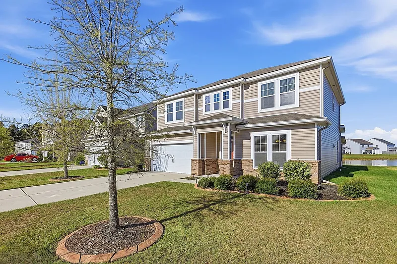 4 bed, 2.5 bath, 2601 sqft, $2,800 — Photo 3
