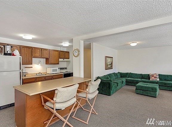 5th image of 2210 NE 92nd St APT 407